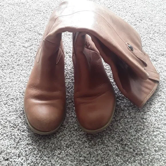 Women's Boots - Size 8 - Picture 4 of 6